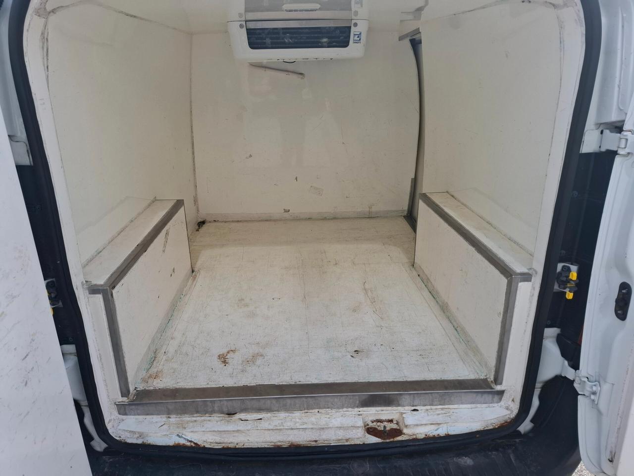 Fiat Doblò 1.4 T-Jet Natural Power Passo Lungo - Frigo