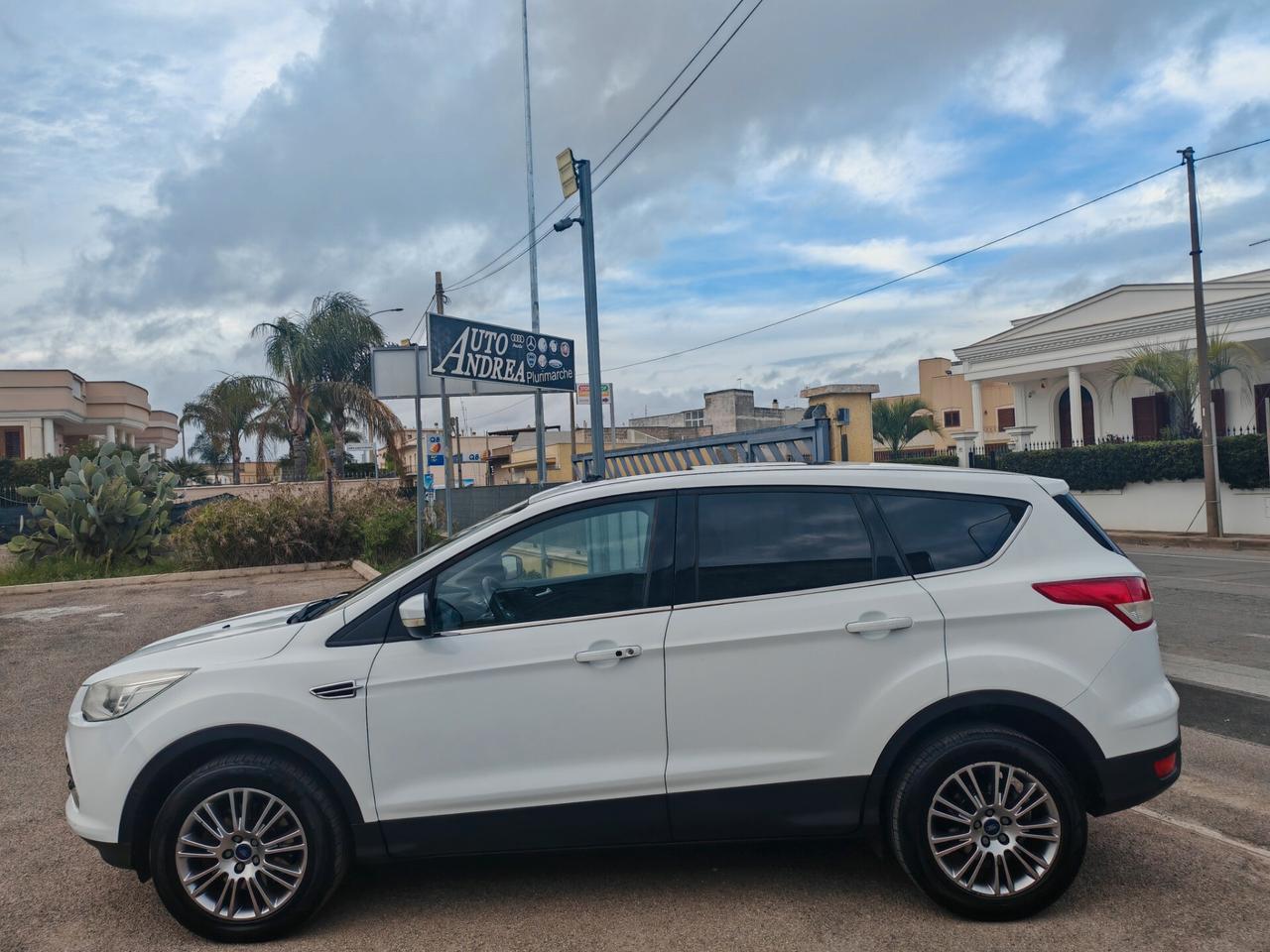 Ford Kuga 2.0 TDCI tetto navig cam pelle 2013