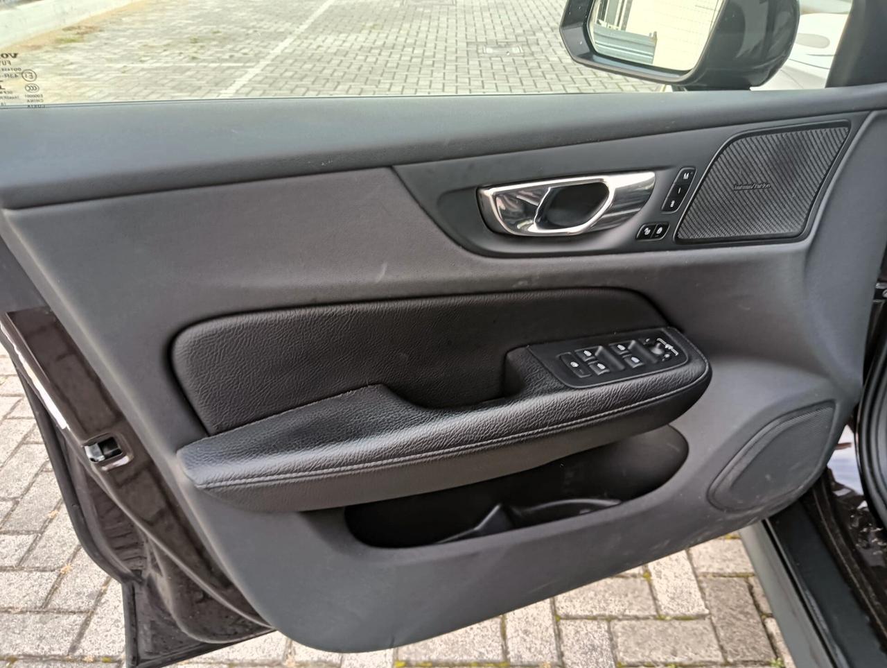 Volvo V60 Cross Country D4 AWD Geartronic Business Plus