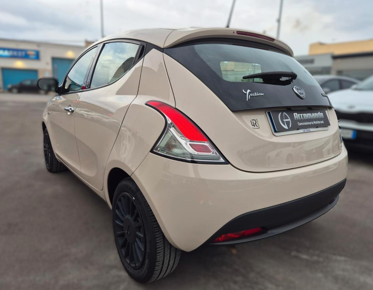 Lancia Ypsilon Silver 1.0 70CV Hybrid