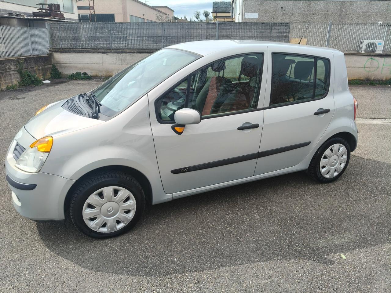 Renault Modus 1.2 benzina PER NEOPATENTATI