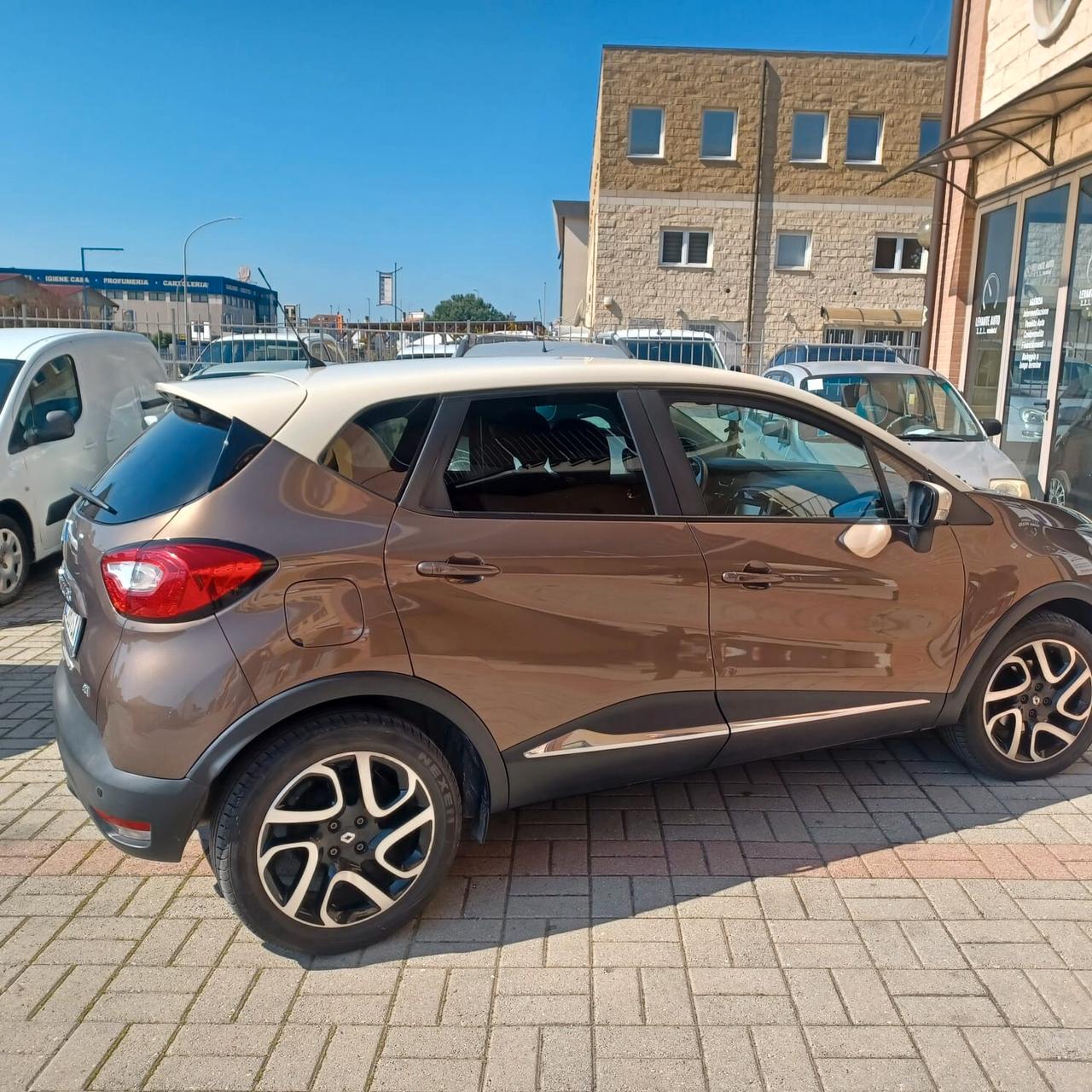 TENUTA IN MODO MANIACALE SEMPRE IN GARAGE CAPTUR 1.5