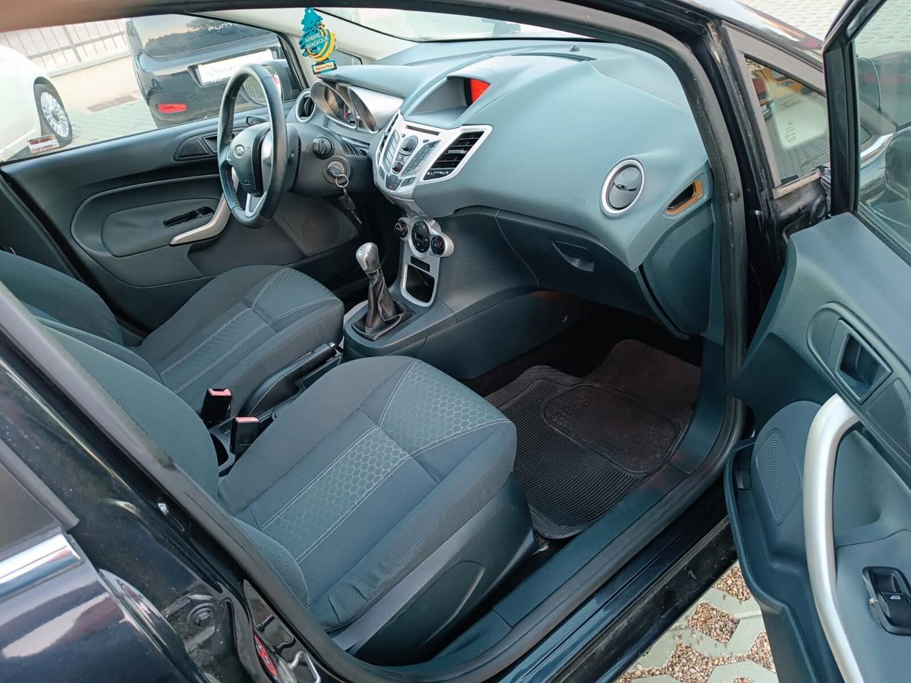 Ford Fiesta 1.2 Benzina-NEOPAT-132.000-2009