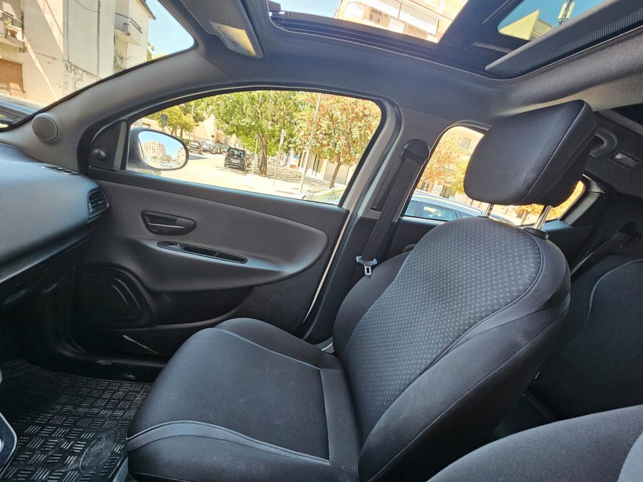 Lancia Ypsilon 1.2 69 CV Tetto apribile