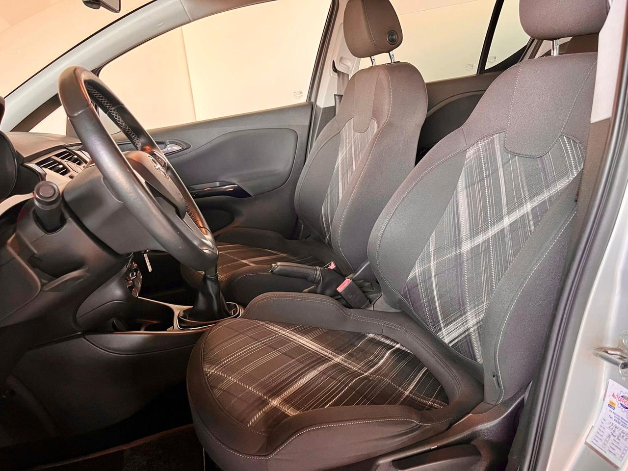 Opel Corsa 1.2 Coupé b-Color