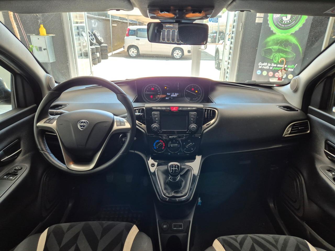 Lancia Ypsilon 1.2 69 CV 5 porte Gold