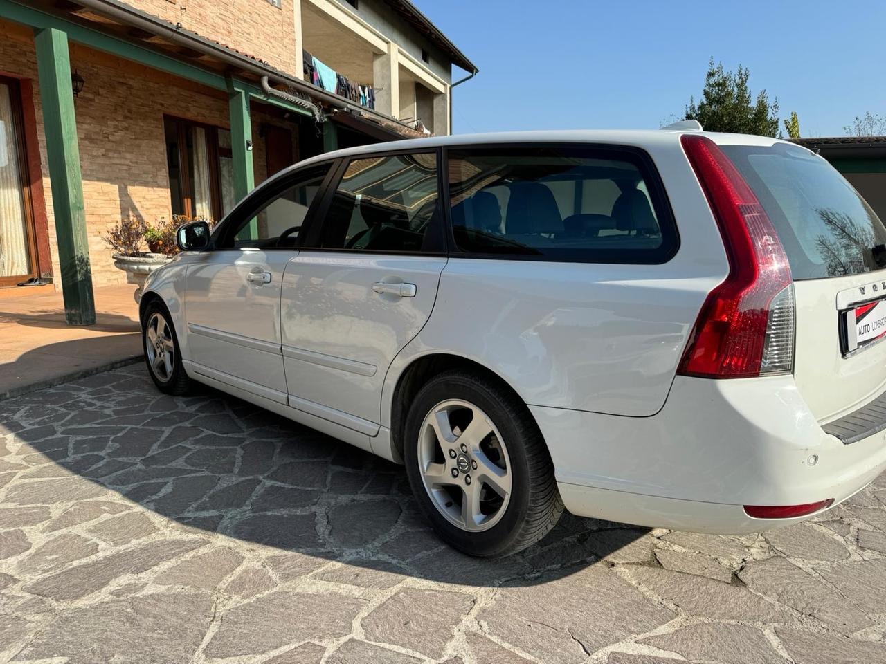 Volvo V40 D2 1.6 R-DESIGN