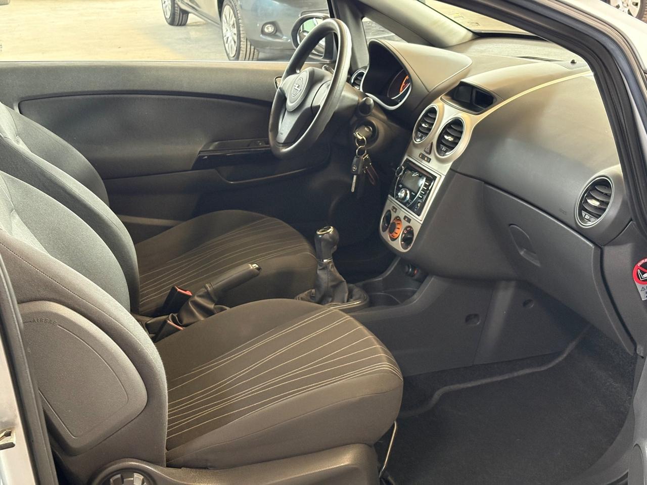 Opel Corsa 1.2 3 porte Sport