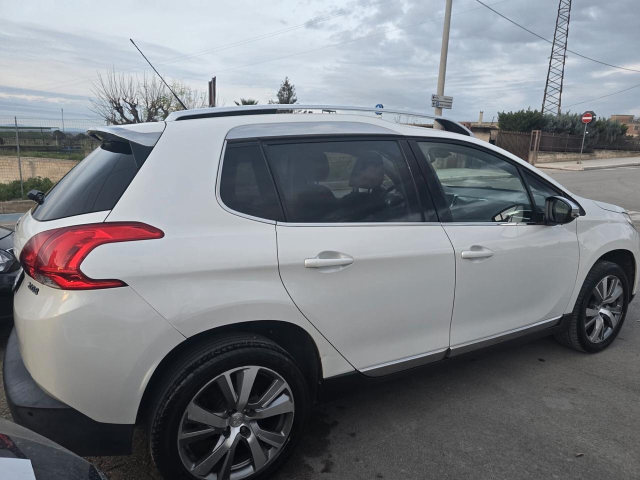 Peugeot 2008 BlueHDi 100 Allure