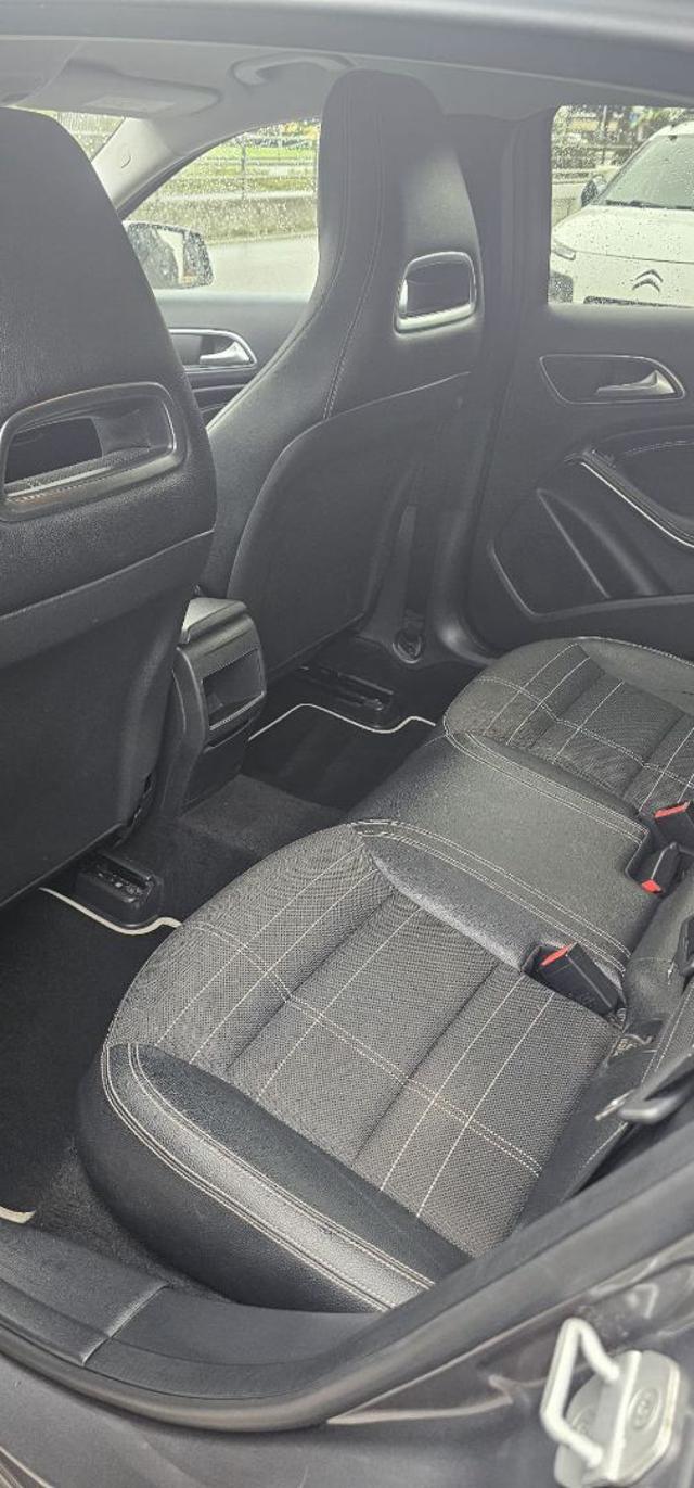 MERCEDES-BENZ GLA 200 CDI Sport