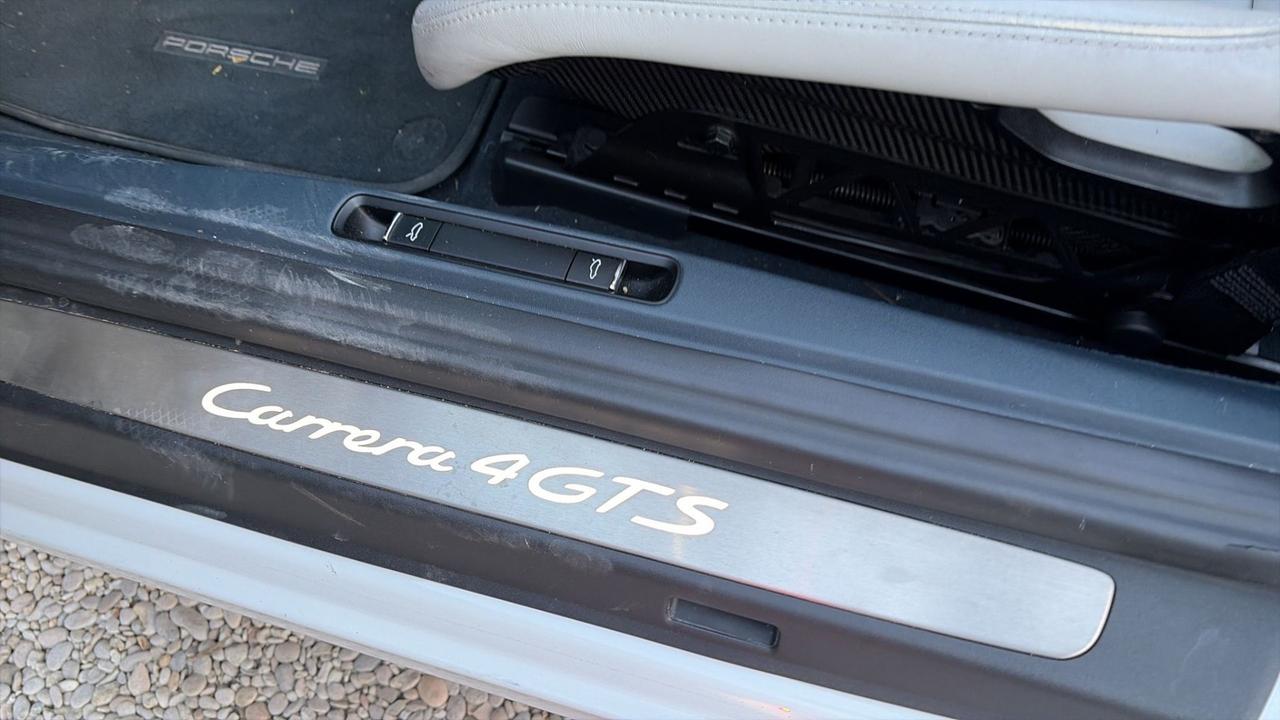Porsche 911 3.0 Carrera 4 GTS Cabriolet