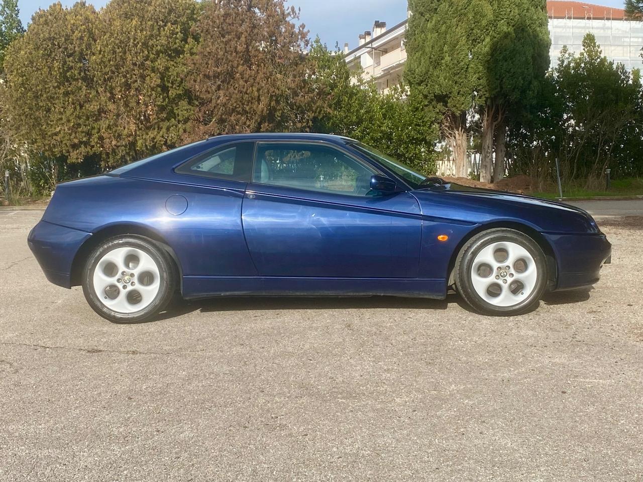 Alfa Romeo GTV 2.0 COUPÉ