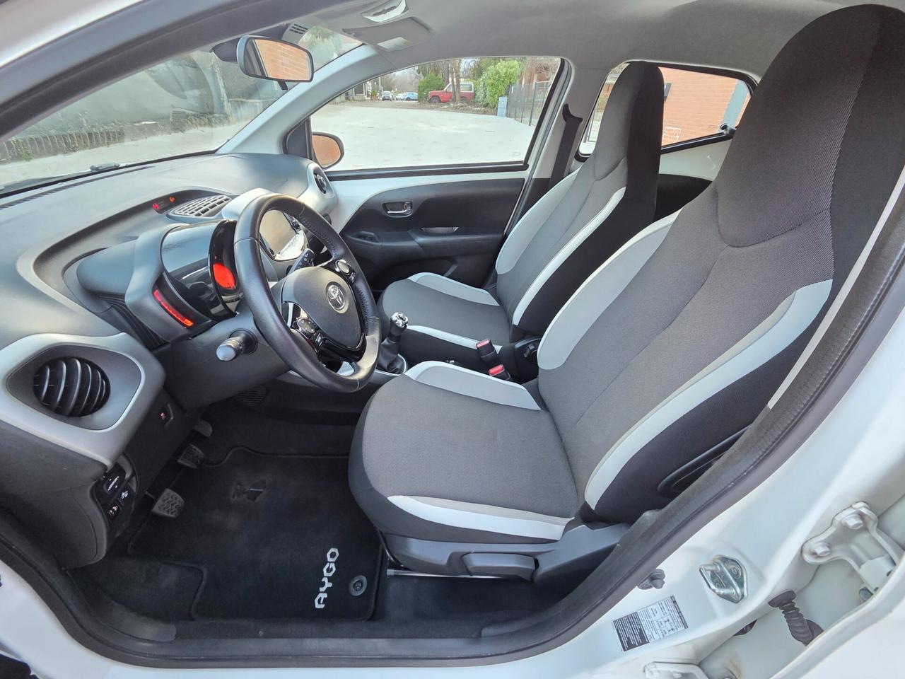 Toyota Aygo 1.0 VVT-i 69 CV 5 porte x-business