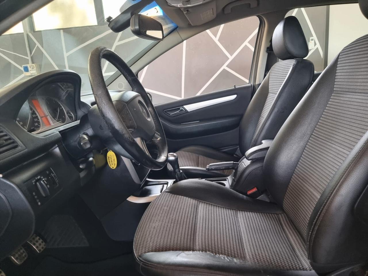 Mercedes-benz B 180 CDI NEOPATENTATI