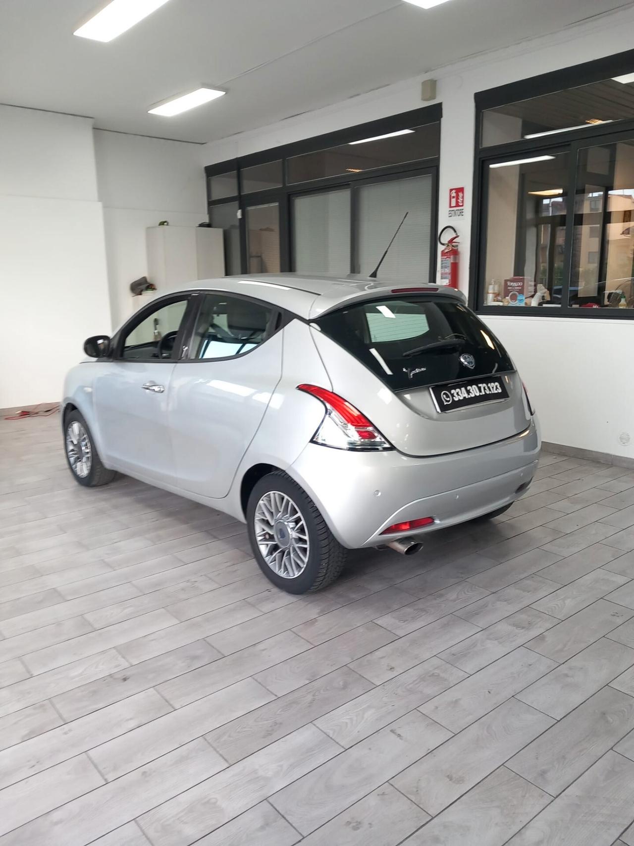 Lancia Ypsilon 1.2 Platinum GPL