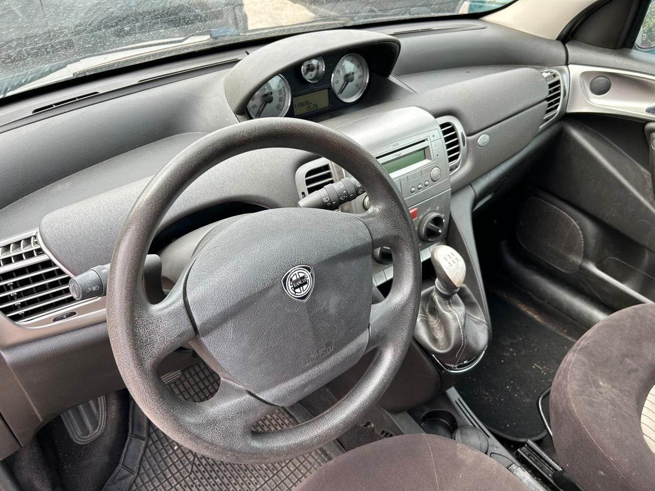 LANCIA YPSILON NEOPATENTATI - BENZINA