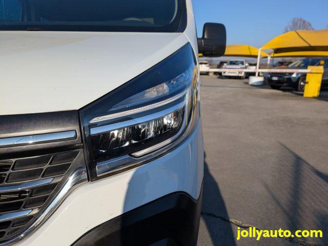 RENAULT Trafic T29 2.0 dCi 120CV 9 POSTI