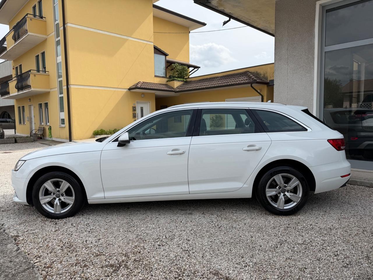 Audi A4 Avant 2.0 TDI 122 CV Manuale