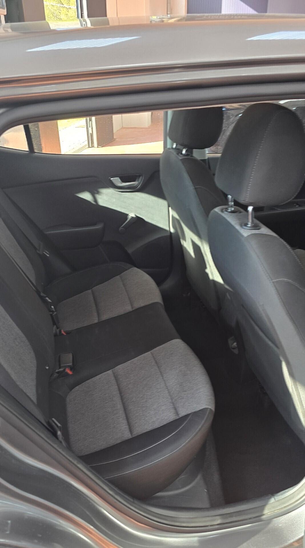Kia Stonic 1.2 Urban DPI 80 CV (59 kW) - Il Urban Crossover Compatto e Affidabile