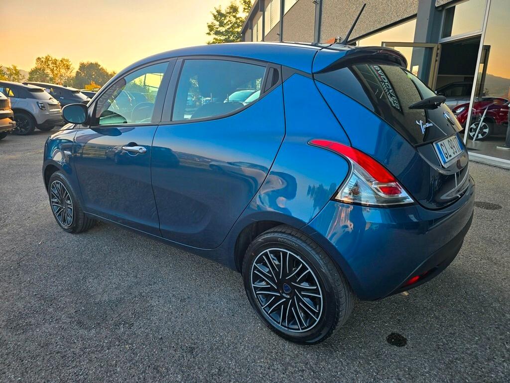 Lancia Ypsilon 1.0 FireFly 5 porte S&S Hybrid Silver Plus