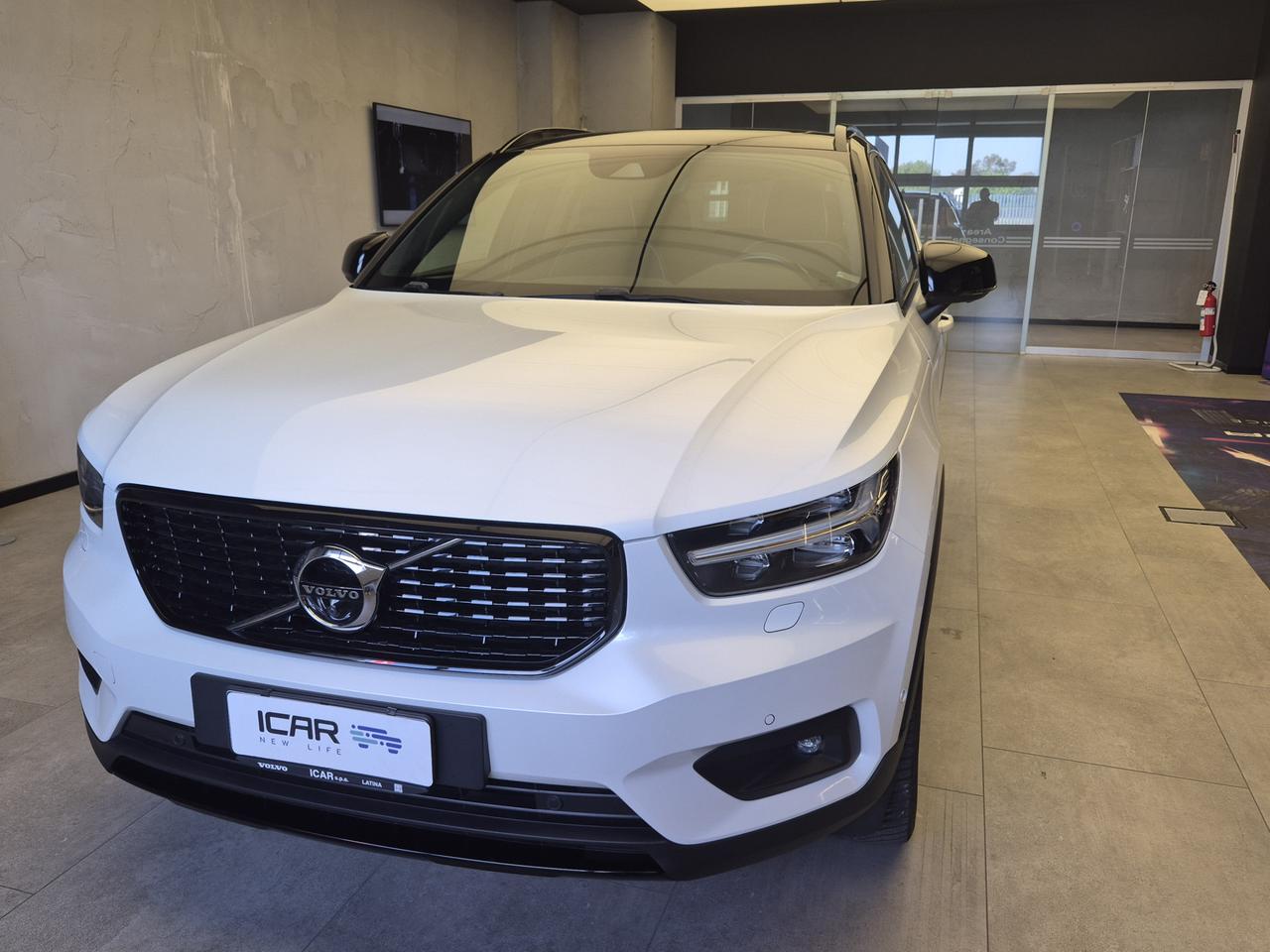 VOLVO XC40 - XC40 2.0 d4 R-design awd geartronic