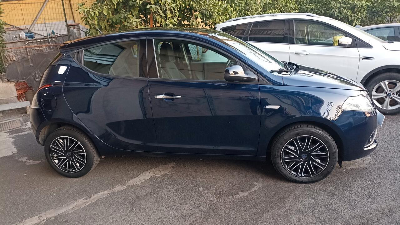 Lancia Ypsilon 1.2 69 CV 5 porte S&S Gold
