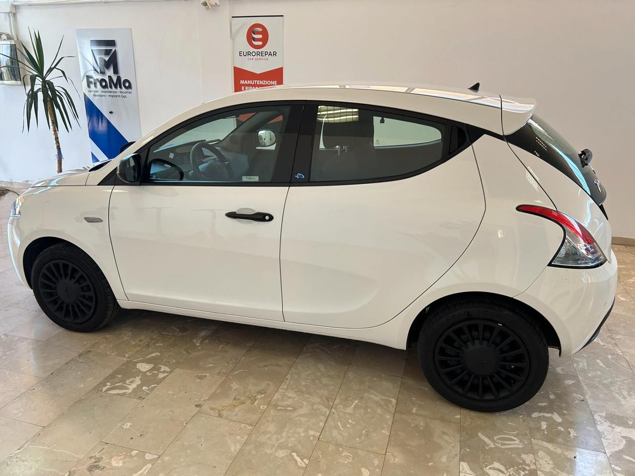 Lancia Ypsilon 1.2 69 CV 5 porte Elefantino Blu