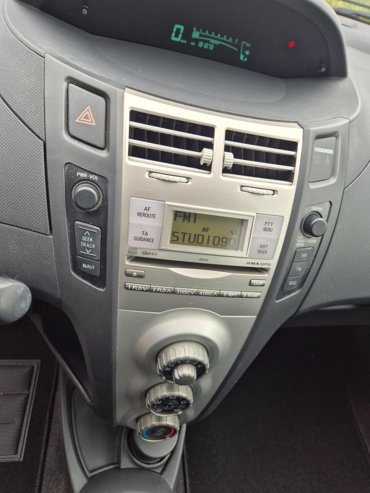 Toyota Yaris 1.0 benzina 5 porte