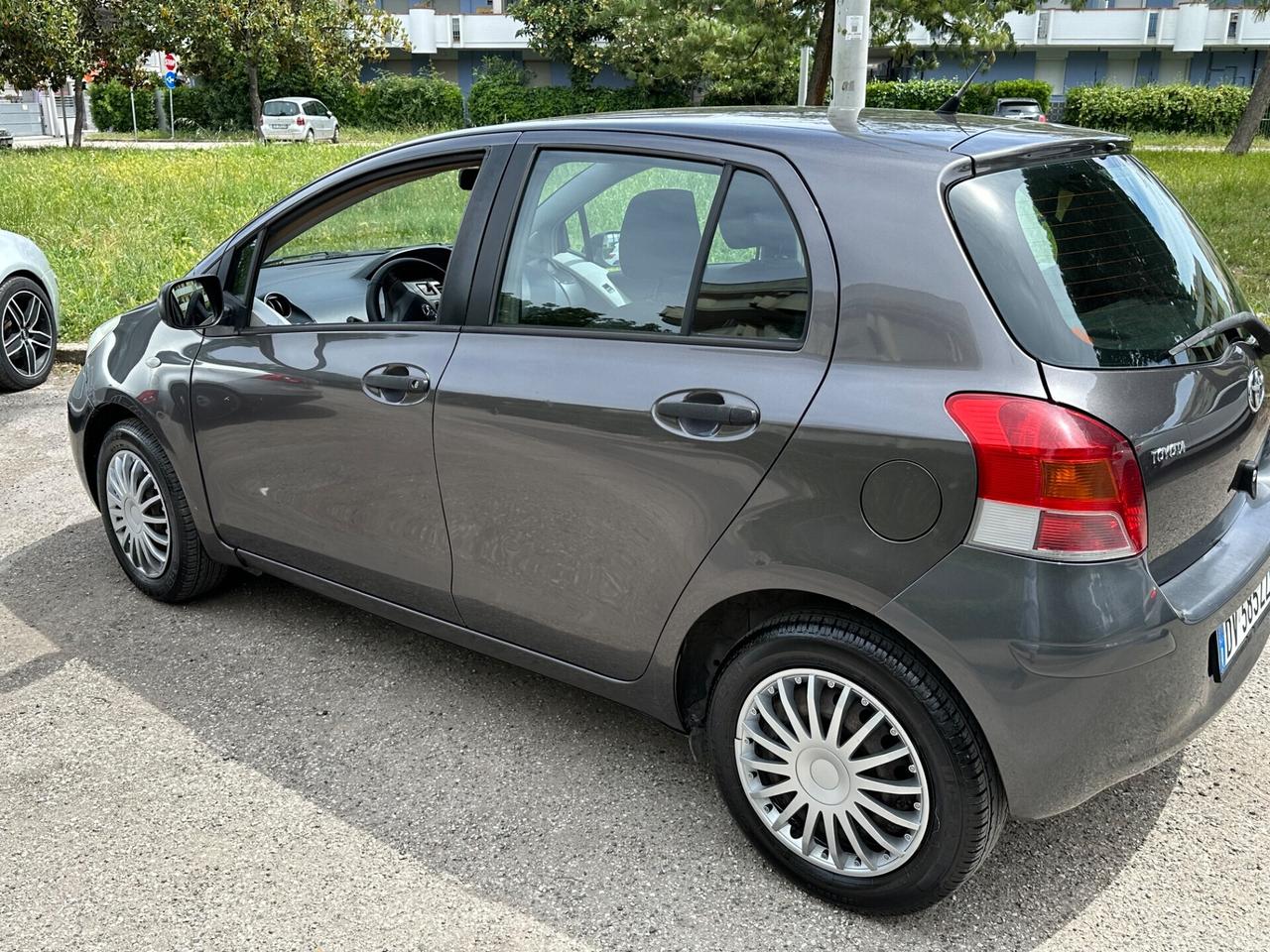 Toyota Yaris 2^serie 1000 benzina 5 porte 2009