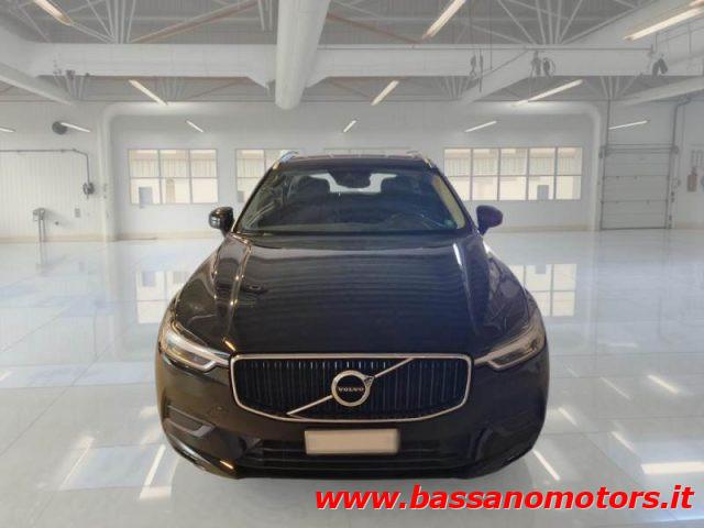 VOLVO XC60 B4 (d) AWD Geartronic Momentum Pro IN ARRIVO