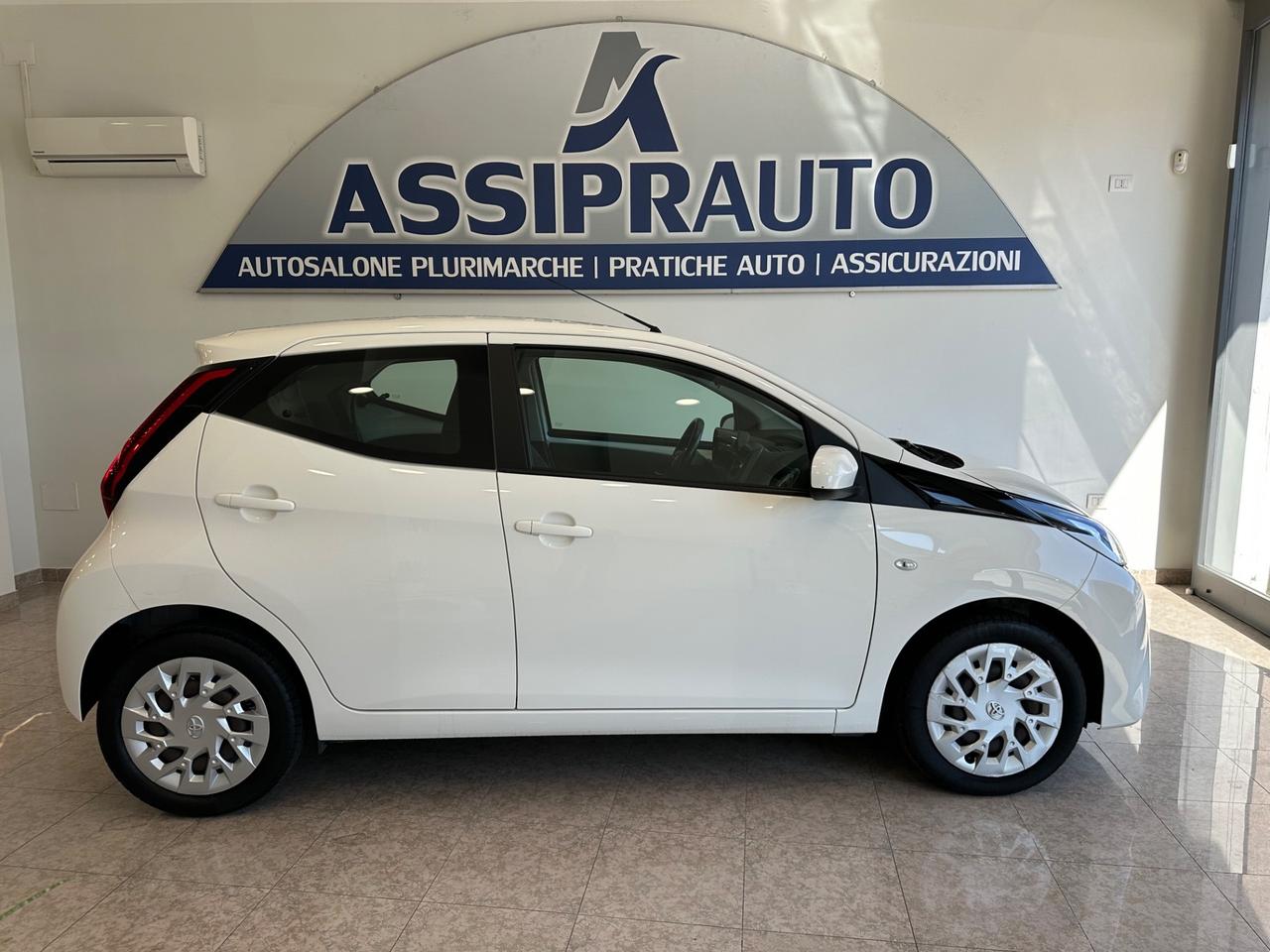 Toyota Aygo Connect 1.0 VVT-i 72 CV 5 porte x-play