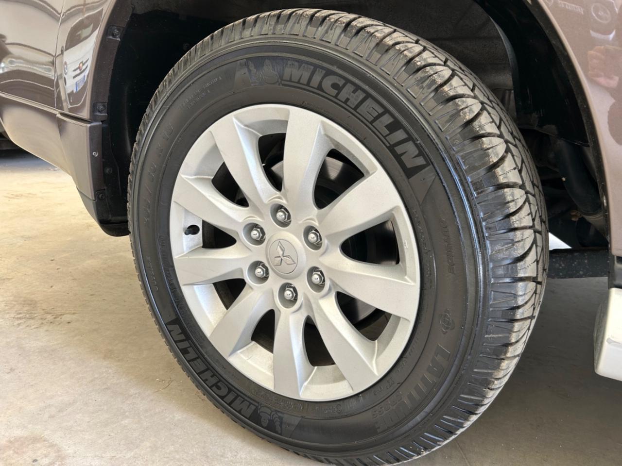 Mitsubishi Pajero 3.2 cr Instyle 200cv 5p auto