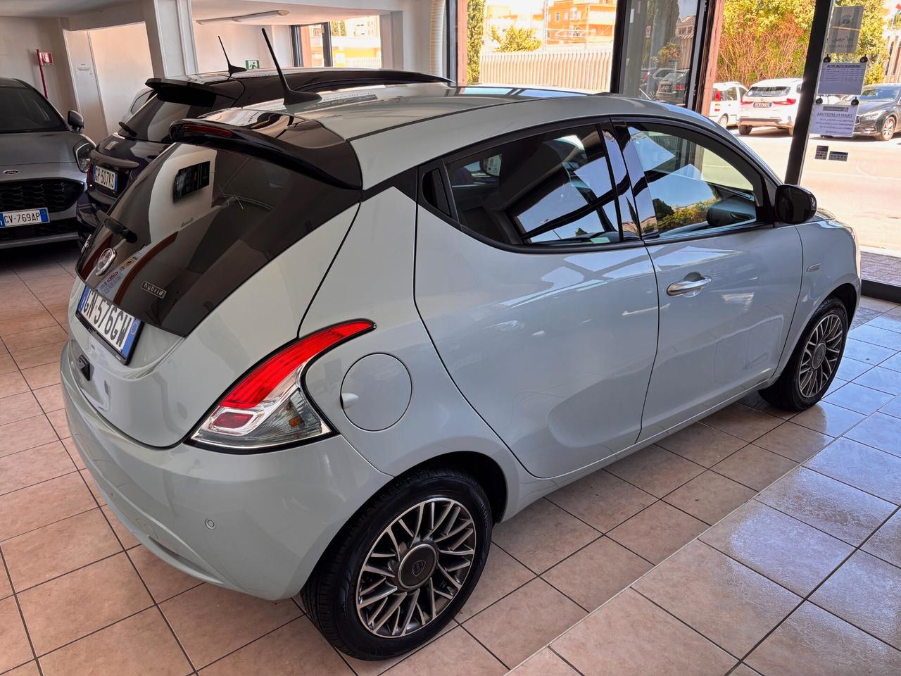 Lancia Ypsilon 1.0 70cv FireFly 5 porte S&S Hybrid Gold Plus