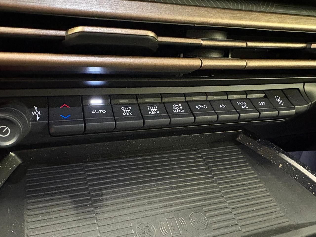 Lancia Ypsilon LX Hybrid 110 e-DCT SPOTICAR