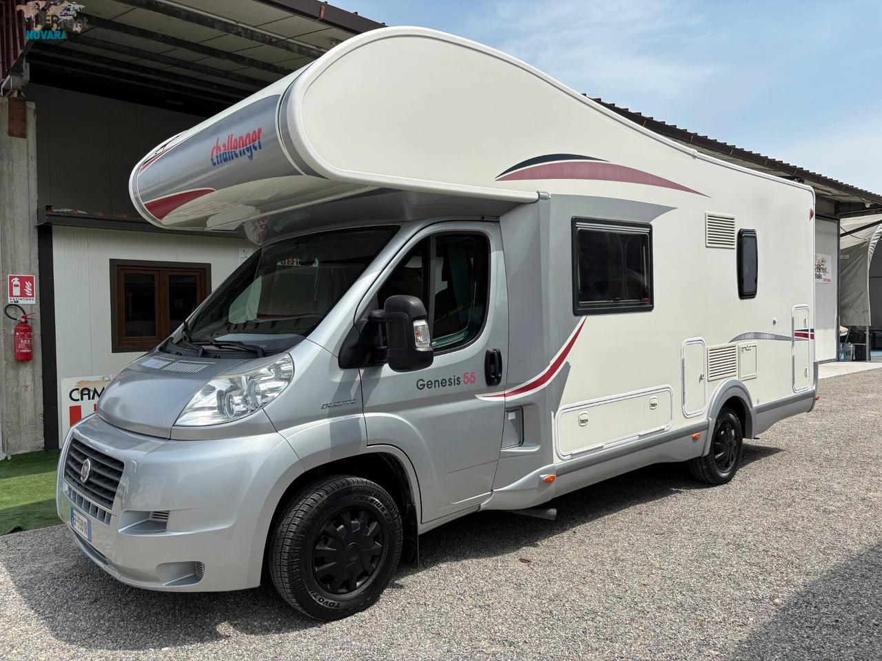 CHALLENGER GENESIS 55 - mansardato con letti a castello in coda
