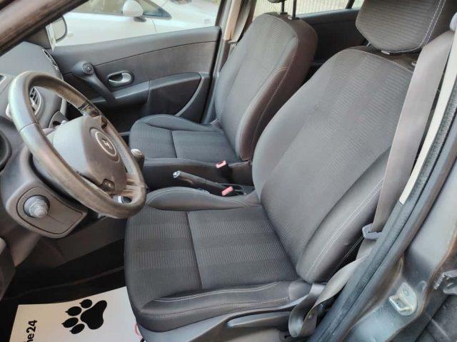 RENAULT Clio 1.2 16V 5 porte Luxe NEOPATENTATI