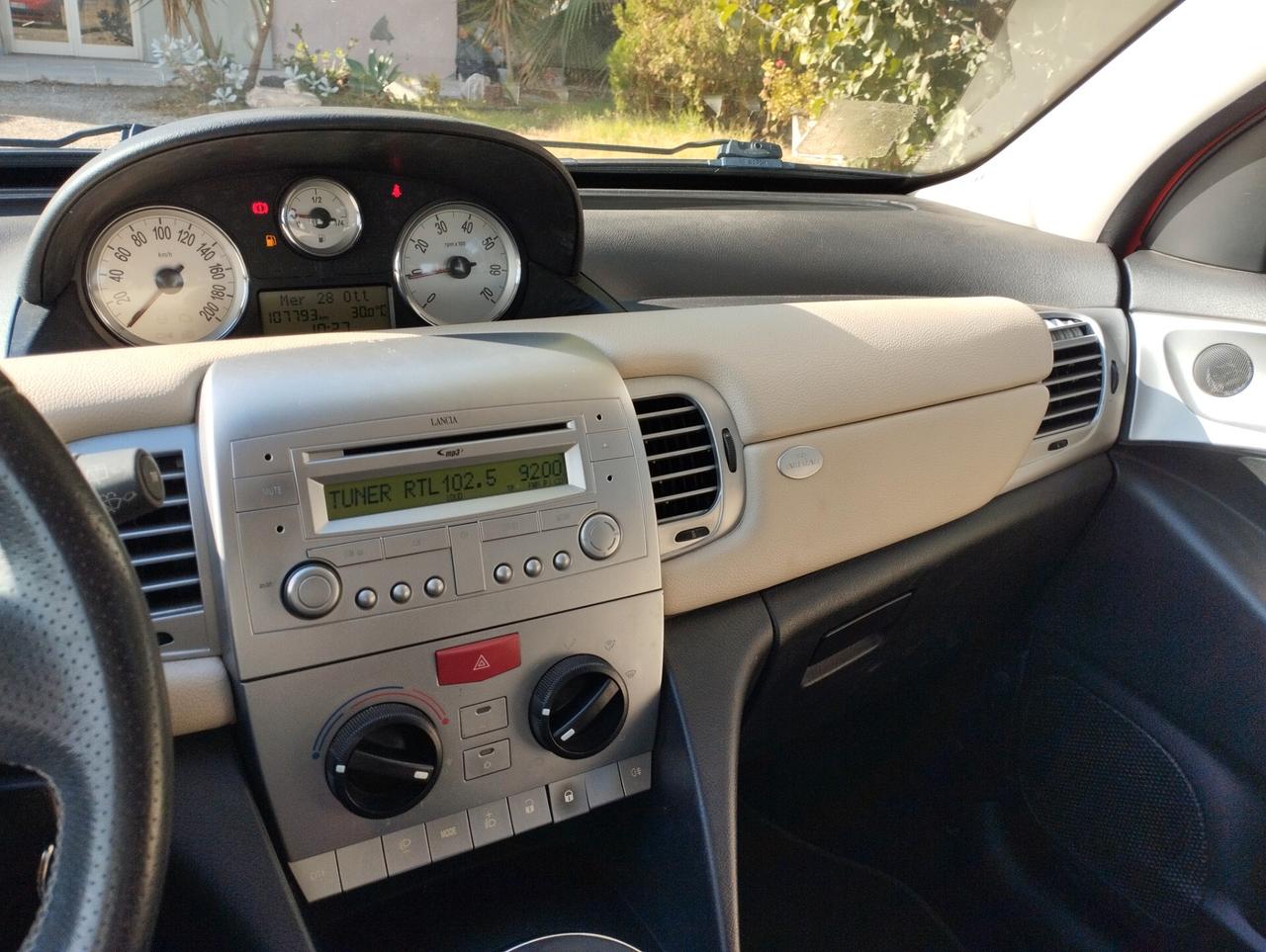 Lancia Ypsilon 1.3 MJT 75 CV Platino