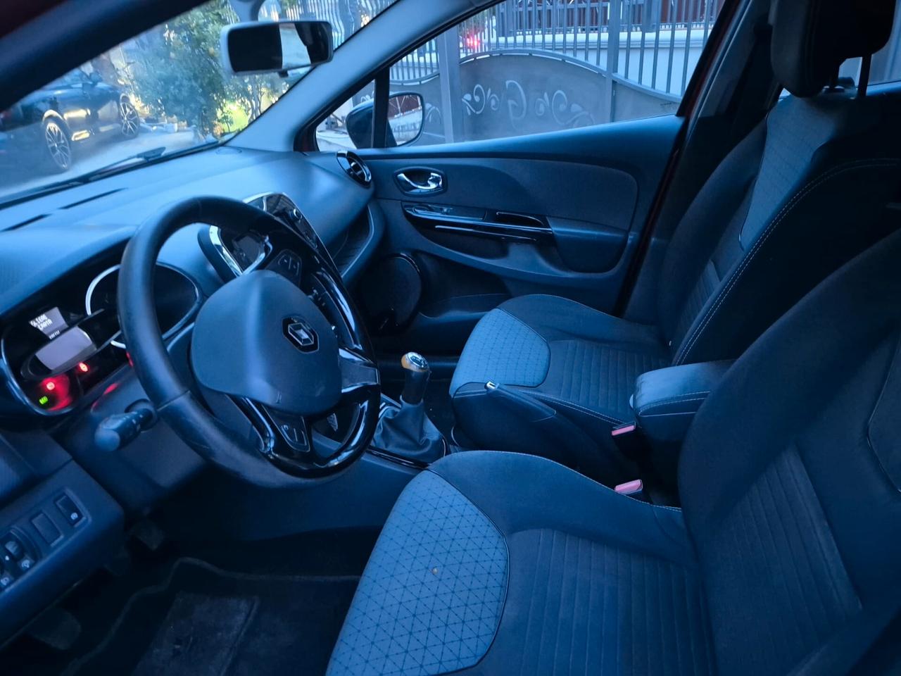 Renault Clio dCi 8V 90CV EDC Start&Stop 5 porte Energy Intens