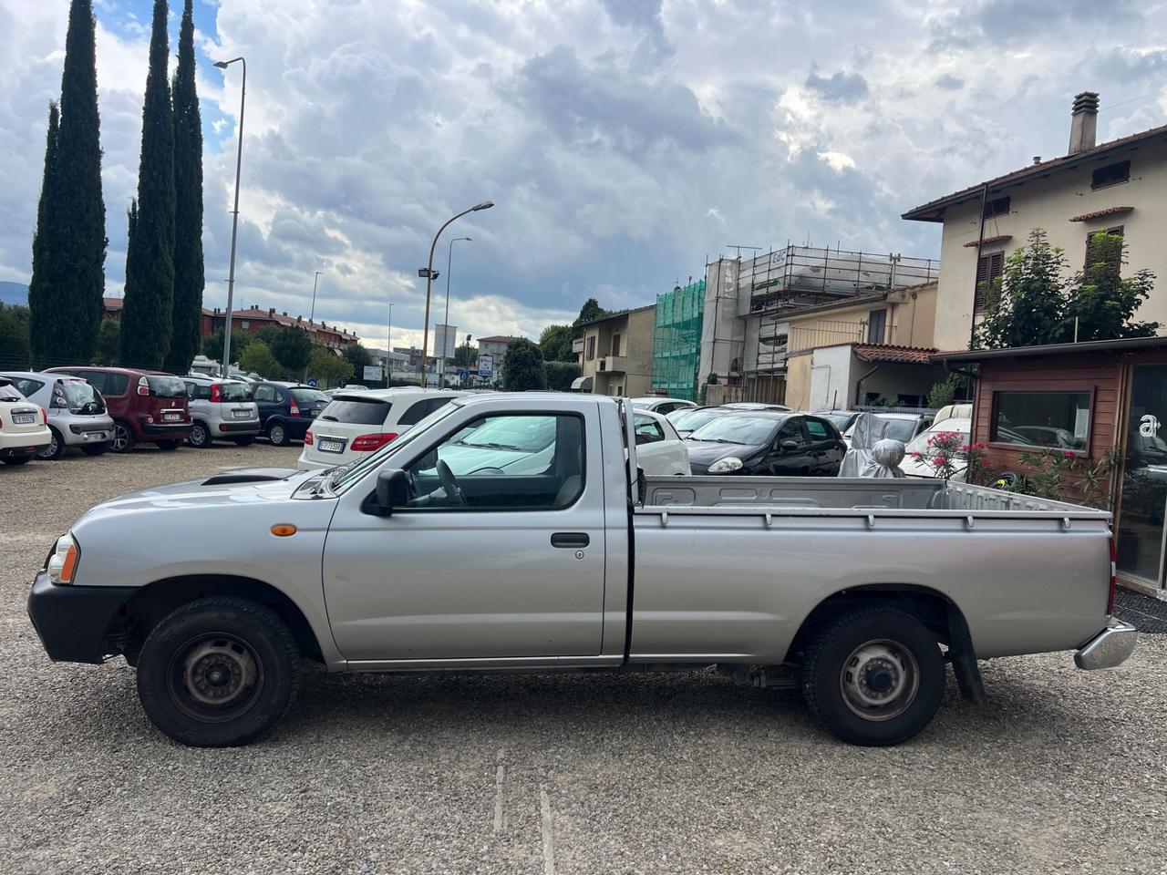Nissan NP300 2.5 D 2P Cassone Lungo