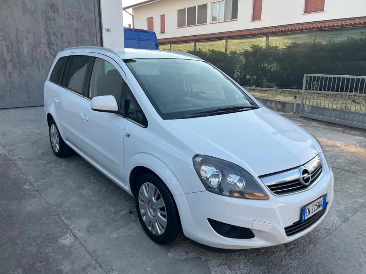Opel Zafira 1.6 TURBO METANO 2029 7 POSTI 2013