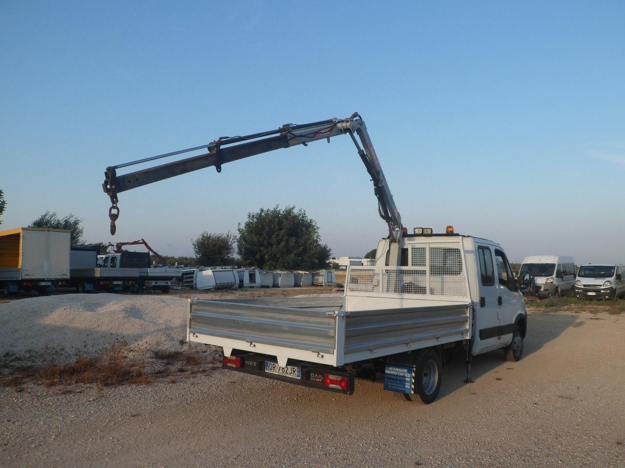 Iveco Daily 35c18 doppia cabina cassone con gru