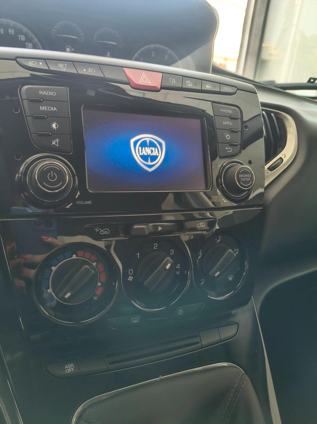 Lancia Ypsilon 1.3 MJT 16V 95 CV 5 porte S&S Silver