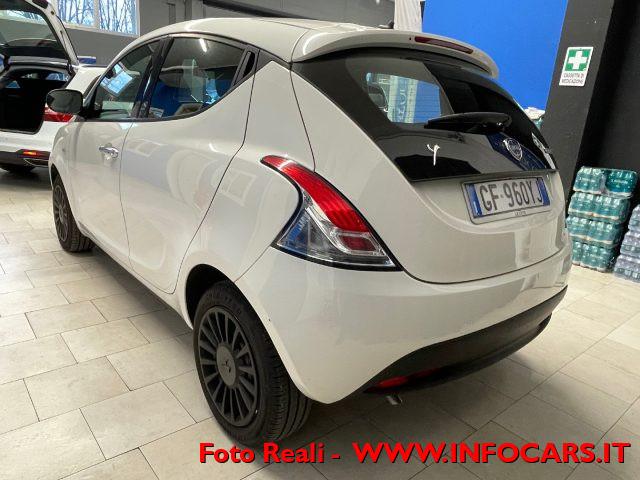 LANCIA Ypsilon 1.0 FireFly 5 porte S&S Hybrid Ecochic Silver