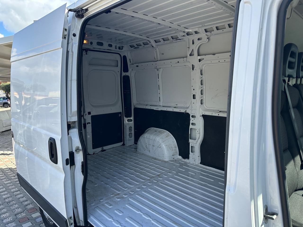 Peugeot Boxer 335 2.2 BlueHDi 140 S&S PC-TN Furgone