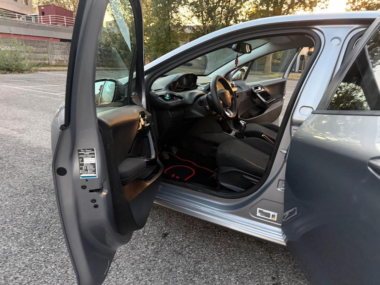 Peugeot 208 PureTech 82 Stop&Start 5 porte Signature