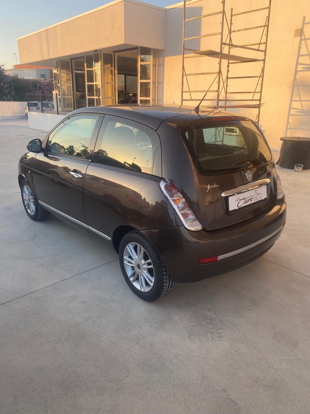 Lancia Ypsilon 1.3 MJT 75 CV Platino