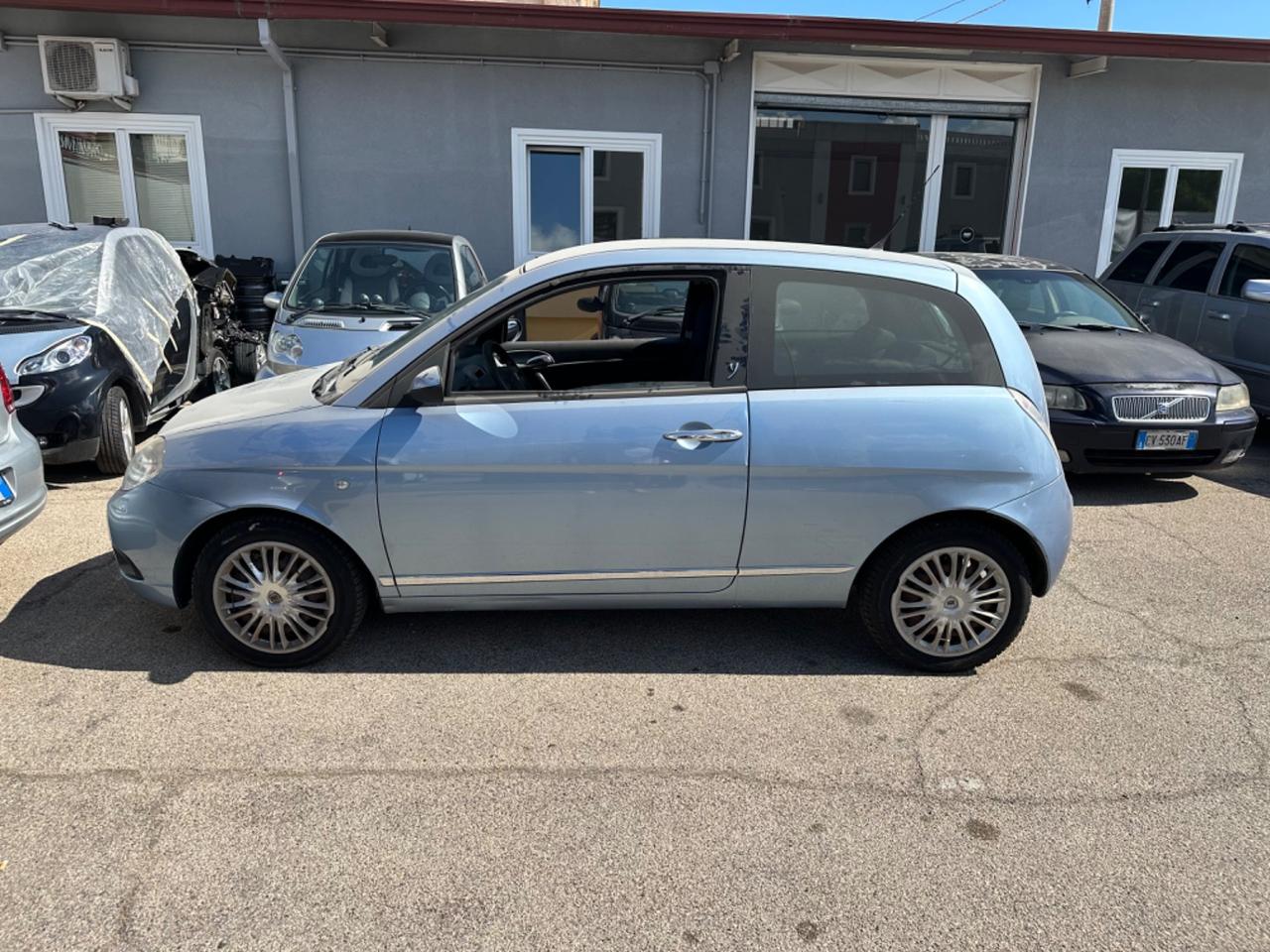Lancia Ypsilon 1.2 LEGGI ANNUNCIO