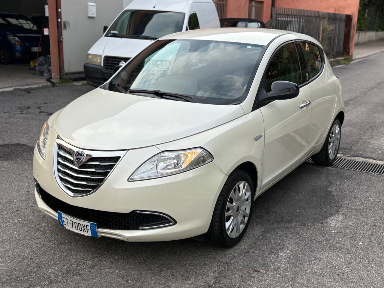 Lancia Ypsilon 1.2 BENZINA Platinum 11/2013 NEOPATENTATI