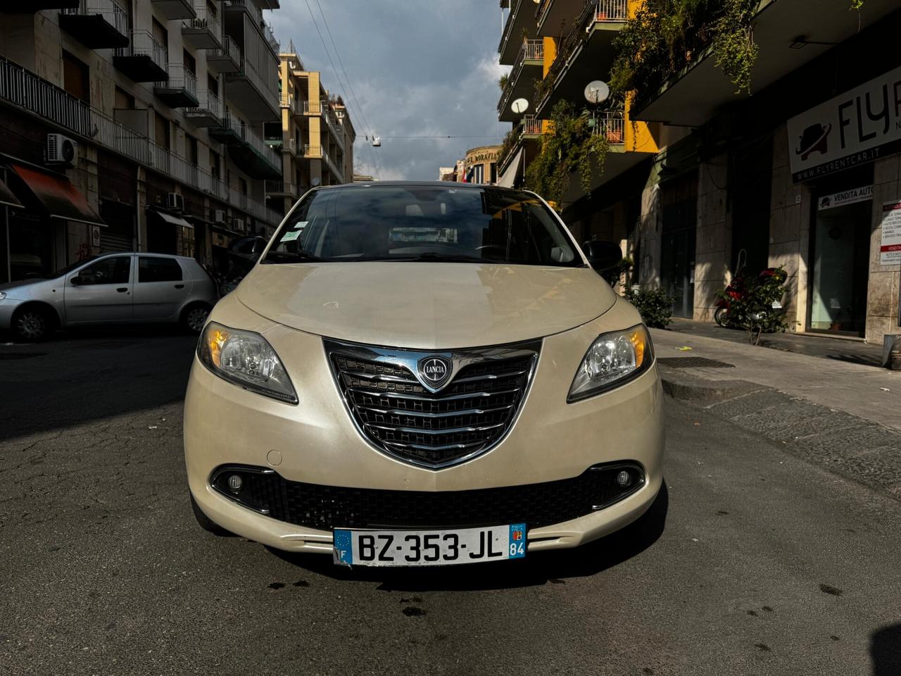 Lancia Ypsilon 1.3 MJT 16V 95 CV TETTUCCIO APRIBILE