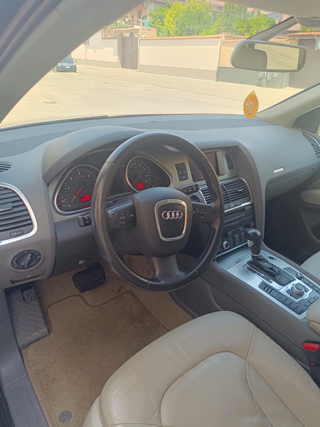 Audi Q7 3.0 V6 TDI 233CV quattro tiptronic